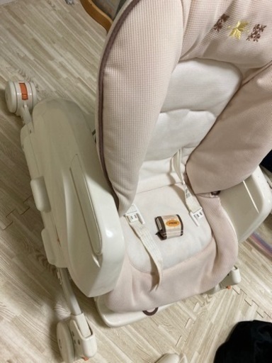 コンビのハイローチェア　テーブル付き