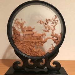 中国　細密木彫りの置物
