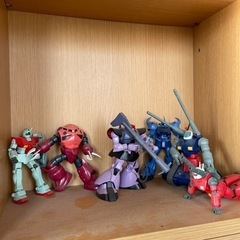 ガンプラ完成品18体 ポージングステージ5基（4/1スタート30000円→25000