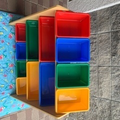 子供用おもちゃ収納棚（カラープラスチックBOX）