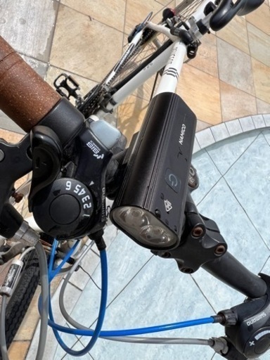 クロスバイク　PEUGEOT（プジョー）充電式ライト　ワイヤーロック付