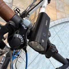 クロスバイク　PEUGEOT（プジョー）充電式ライト　ワイヤーロック付