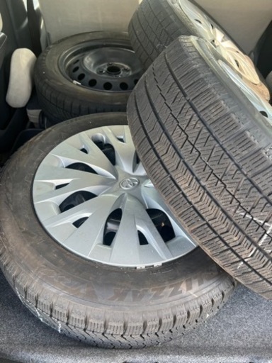 中古スタッドレスタイヤホイールセットヤリストヨタ