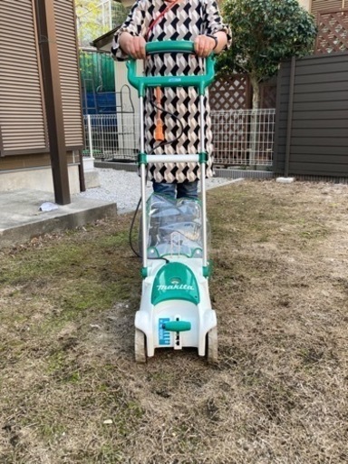 マキタ　芝刈り機　MKM2301
