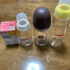 哺乳瓶3本と　未使用乳首（母乳実感SS2つ）