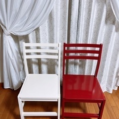 ニトリ、椅子２脚、組み立て家具、赤、白