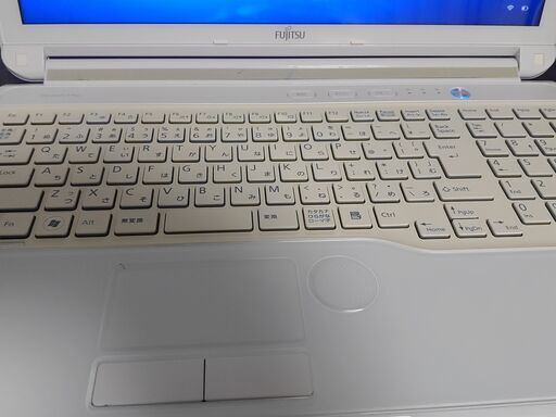 富士通白 　高性能7世代 4コア8スレッド版　Corei7搭載　高速SSD240G　メモリ大容量8G 　CD/DVD　カメラ内蔵　 Wifi 富士通白 高性能 4コア8スレッド版 Corei7搭載 高速SSD240G メモリ大