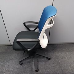 ナイキ パウザ 肘置き付き 事務椅子 青黒『中古美品』