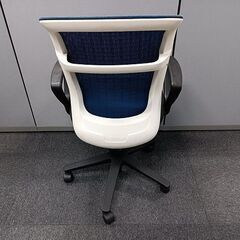 ナイキ パウザ 肘置き付き 事務椅子 青黒『中古美品』
