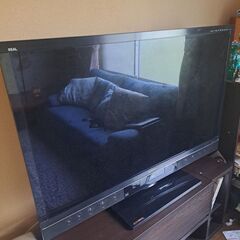 テレビ、ワードローブ、子供のおもちゃ