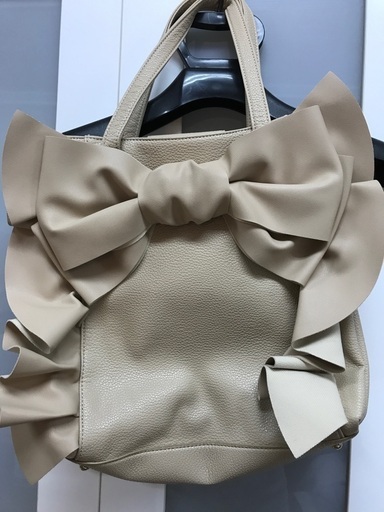 新品のレザートートバッグ