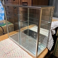 中古　ガラスショーケース　コレクションケース高さ…約５４cm、幅...