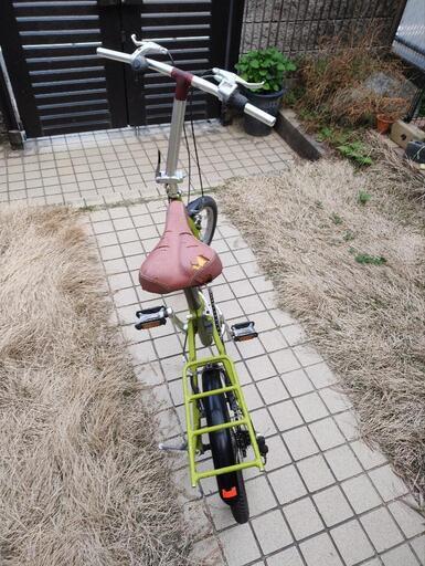 Peugeotのライムグリーン色16インチ