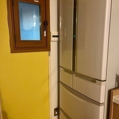 日立　冷蔵庫　左側扉閉めるのにコツがいります