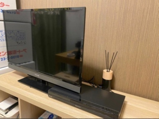 TOSHIBA REGZA 32型テレビ、Blu-Rayレコーダー セット