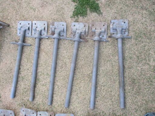 足場材　自在　ジャッキベース　600mm 中古　12本セット + 1本おまけ