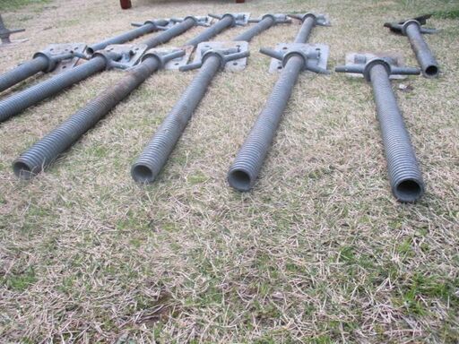 足場材　自在　ジャッキベース　600mm 中古　12本セット + 1本おまけ