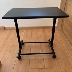 ニトリ製小型のテーブル