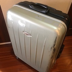 【無料】ESCAPE'Sのスーツケース差し上げます。
