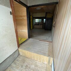 鈴蘭台駅徒歩4分の貸倉庫・事務所・作業スペースです。DIYも可能です。