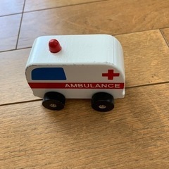 【0円】木の救急車のおもちゃ