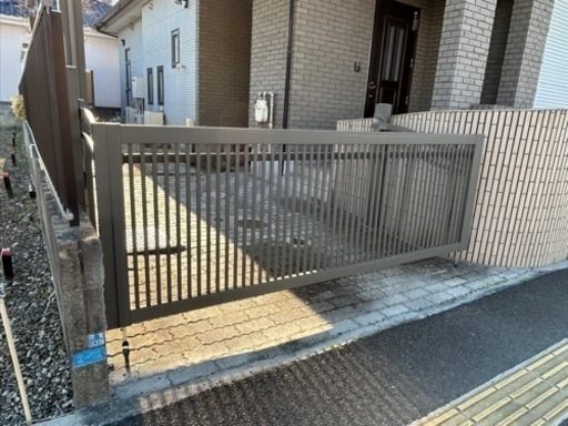 ハイルーフ対応跳ね上げゲート（電動式）