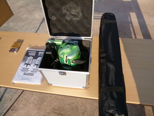 レーザー墨出し器　GLー4ーW（本体＋受光器＋三脚）　山真製鋸（株）