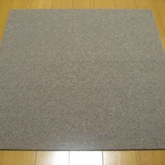 日本製タイルカーペット厚み6.5㎜・1枚２００円・在庫１９枚（１...
