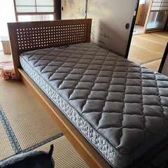 木製　丈夫なベッド