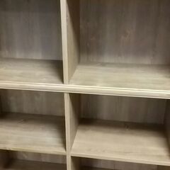 木製の本棚です
