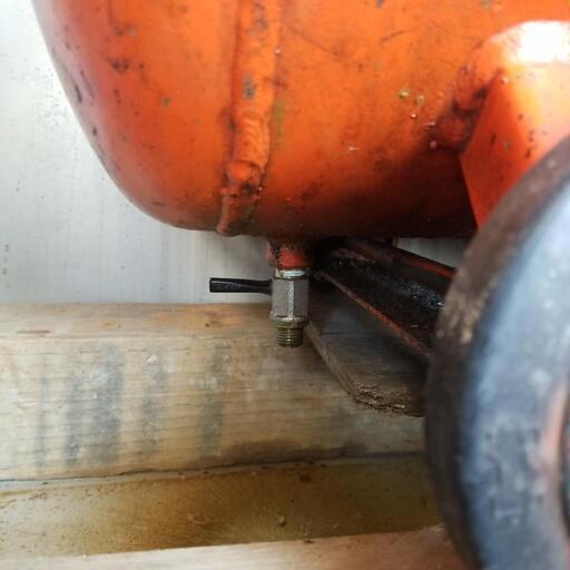 引き取り限定 明治 エアコンプレッサー 交流100V