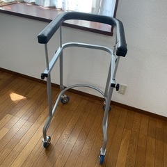 介護　歩行器　歩行補助器　高さ調整