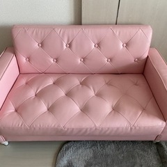 【お話中】ピンクのソファ