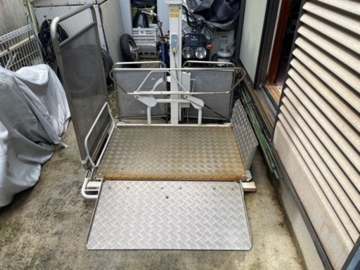 車椅子用　電動昇降機UD-310・M