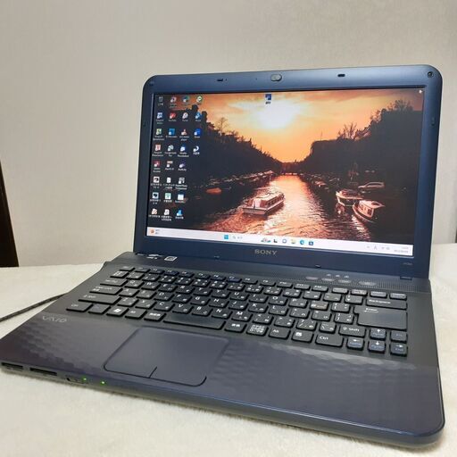 【取引中です】SONY　VAIO　１4インチ　SSD　カメラ　Wi-Fi　マルチ　Windows11