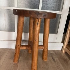 木製のスツール、テーブル