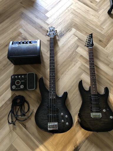 ギター (Ibanez)、ベース (Oreco)、アンプ (Yamaha)、エフェクター (zoom)