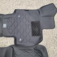 トヨタ純正ハリアー　3Dレザー調フロワーマット