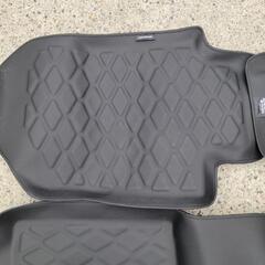 トヨタ純正ハリアー　3Dレザー調フロワーマット