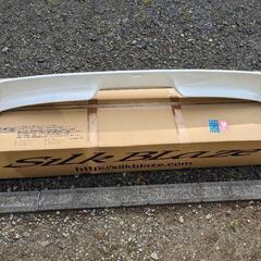 NV350 キャラバン標準ルーフ　リヤスポイラー　ホワイトパール（QAB）塗装済　SilkBlaze