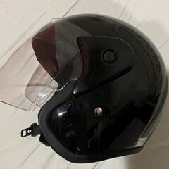 バイクヘルメットと工具箱（ツールボックス）