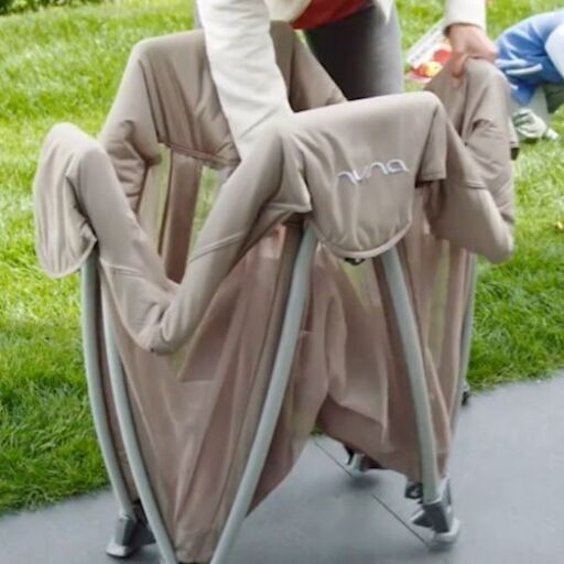 グッドデザイン賞を受賞しているトラベルコット&おむつ替え台(オランダのメジャーブランド) グッドデザイン賞を受賞しているトラベルコット&おむつ替え台(オランダ