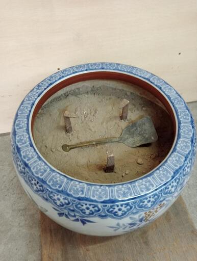 染付 火鉢 灰入り 中古品