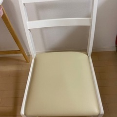 白い椅子