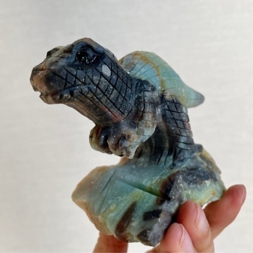 アマゾンナイトの恐竜 天然石置物 パワーストーン 彫刻 激レア 希少 