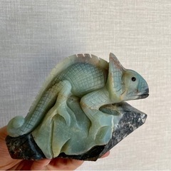 アマゾンナイトのトカゲ 天然石 パワーストーン 彫刻 激レア 希少
