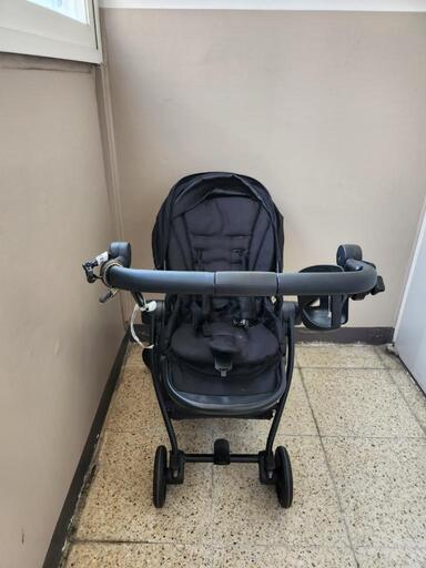 折り畳み可能ベビーカー