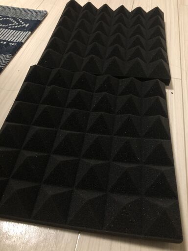 YOPIN 吸音材 30*30*5cm 極厚 ウレタンフォーム 吸音対策 室内装飾 楽器 消音 騒音 防音 吸音パネル 両面テープ付き (2.16㎡（24枚）, 黒(ピラミッド形))