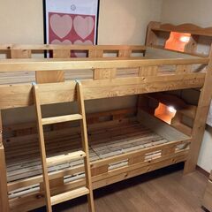 【ネット決済・配送可】決まりました　　中古　木製二段ベッド　棚、...