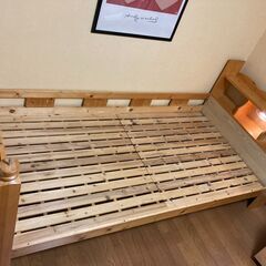 決まりました 中古 木製二段ベッド 棚、ライト付き 2台のシングルベッド